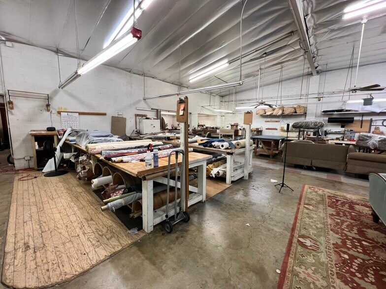 More Photos Of 1998 Harbor Blvd, Costa Mesa Showroom For Lease