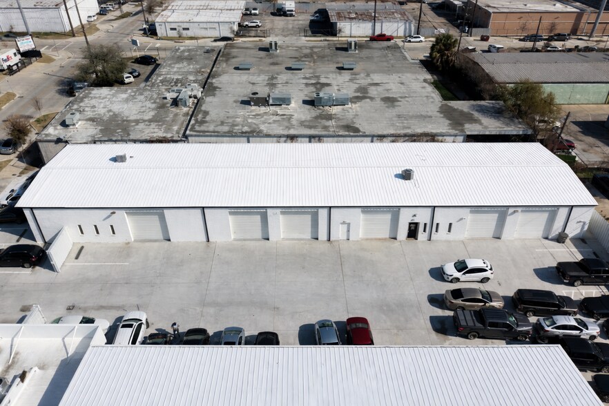 More Photos Of 5807 Star Ln, Houston Service For Lease