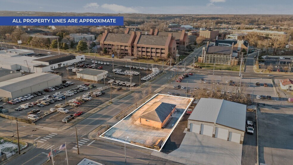 More Photos Of 215 8th St, Clarksville Medical For Lease