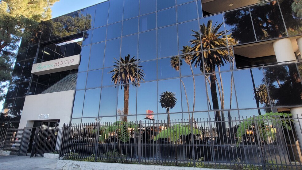 More Photos Of 17742-17750 Sherman Way, Reseda Medical For Lease