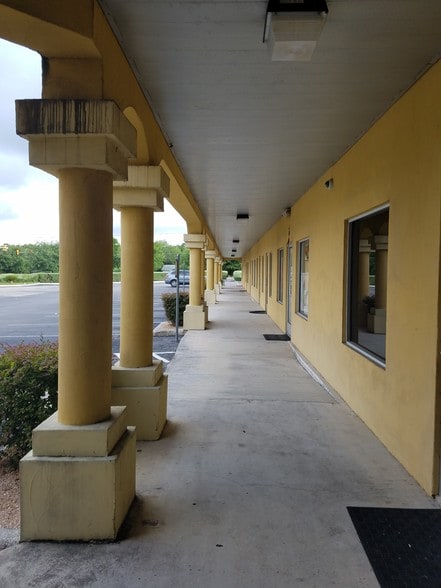 More Photos Of 9386 Huebner Rd, San Antonio Storefront Retail Office For Sale