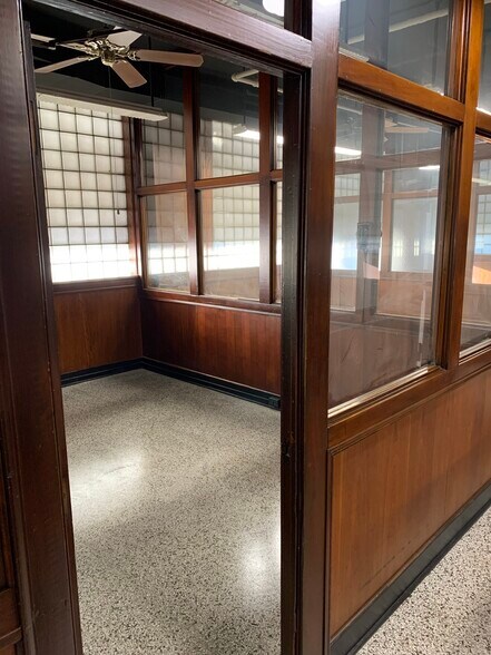 More Photos Of 202 Miley Ave, Indianapolis Manufacturing For Lease