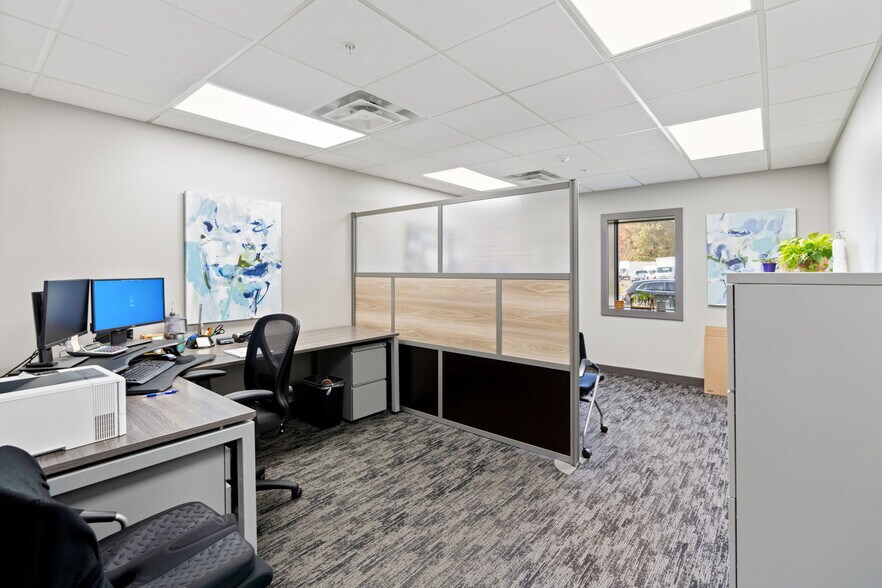 More Photos Of 3312 Gilmore Industrial Blvd, Louisville Warehouse For Lease