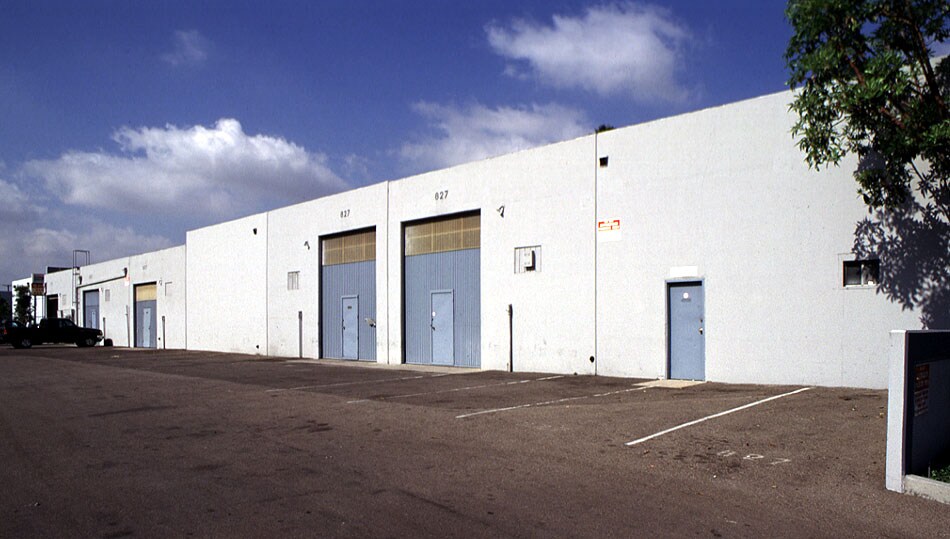 More Photos Of 811-827 N Main St, Orange Light Manufacturing For Lease