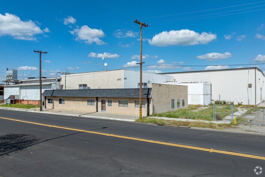 More Photos Of 200 N Uruapan Way, Dinuba Warehouse For Sale
