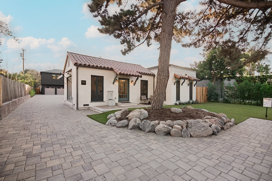 Primary Photo Of 11026 Hortense St, North Hollywood Apartments For Sale