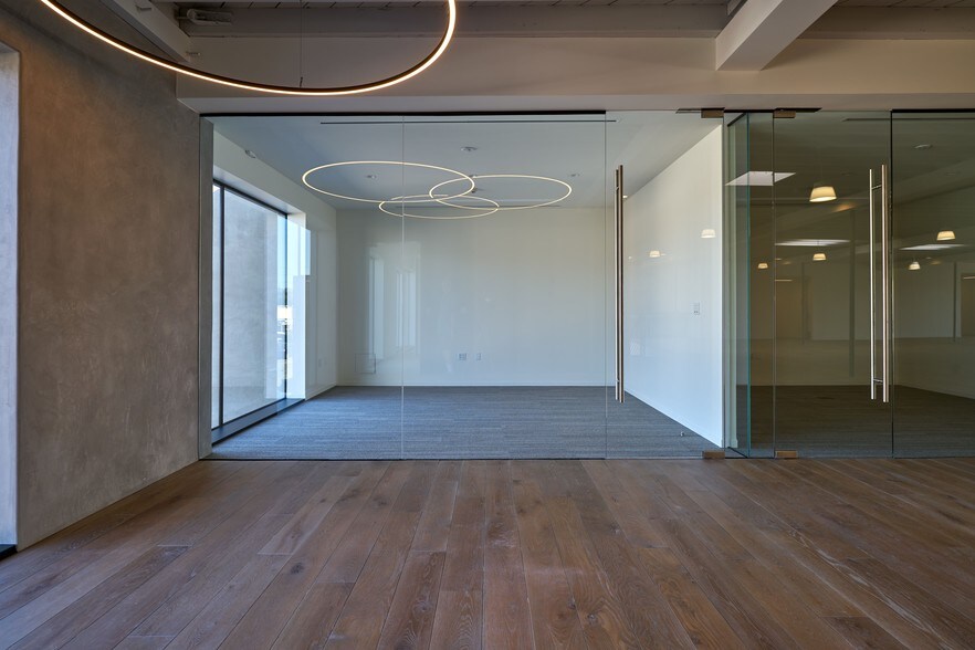 More Photos Of 2236 S Barrington Ave, Los Angeles Loft Creative Space For Lease