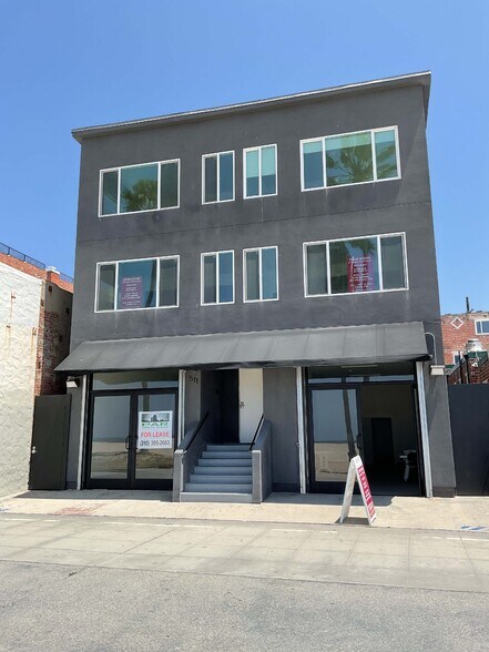 More Photos Of 511 Ocean Front Walk, Venice Apartments For Lease