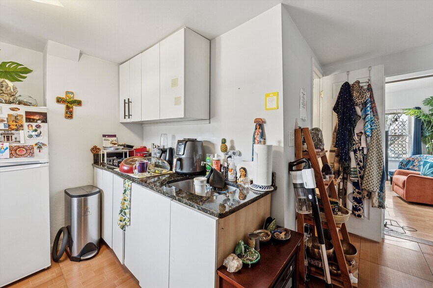 More Photos Of 903 S 13th St, Philadelphia Multifamily For Sale