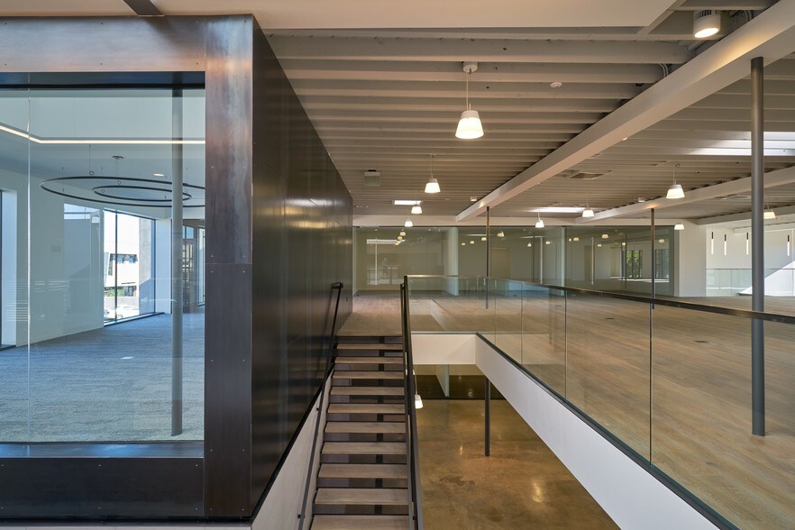 More Photos Of 2236 S Barrington Ave, Los Angeles Loft Creative Space For Lease