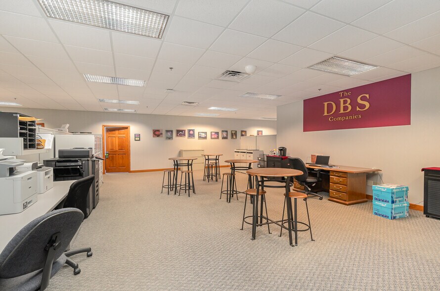 More Photos Of 6006 Westside Saginaw Rd, Bay City Office For Sale
