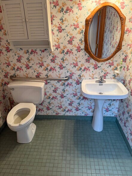 More Photos Of 126 S Knowles Ave, New Richmond Office For Lease