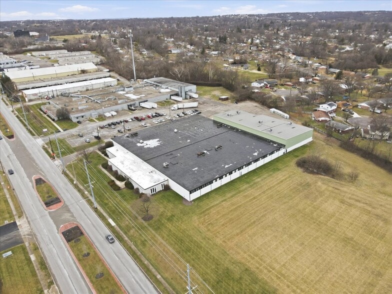 More Photos Of 440 Northland Blvd, Forest Park Manufacturing For Lease
