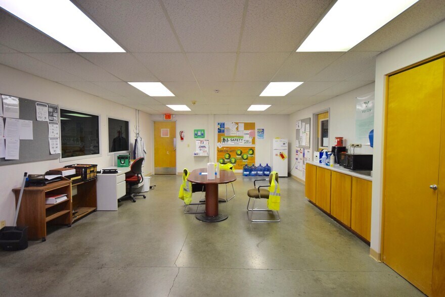 More Photos Of 120 NE 9th Ave, Portland Warehouse For Lease