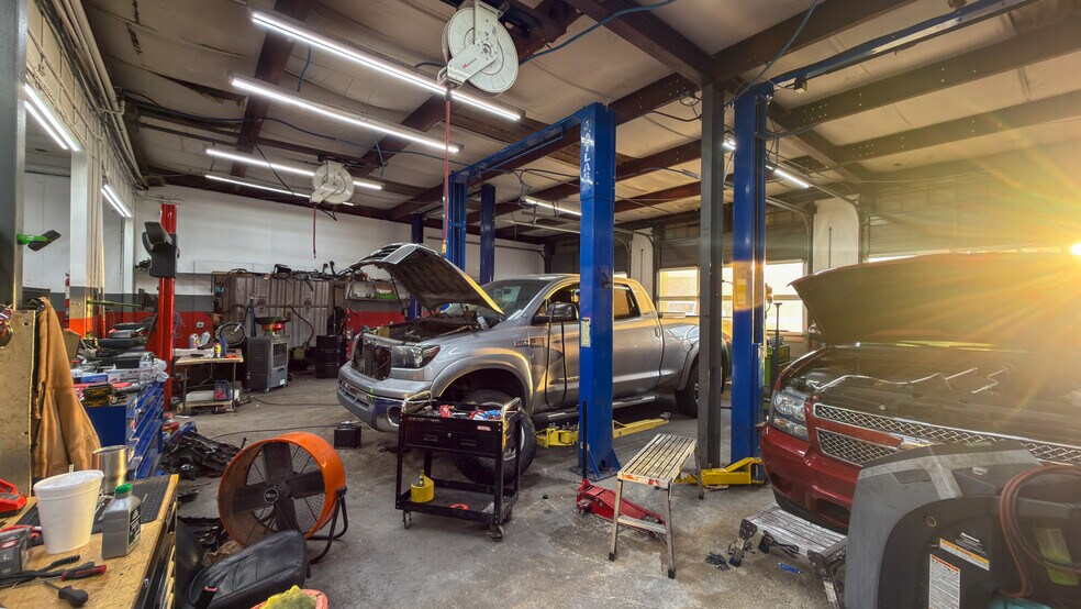 More Photos Of 5275 N Davis Hwy, Pensacola Auto Repair For Sale