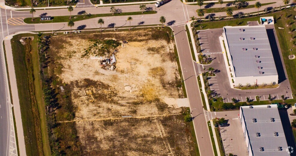 More Photos Of 16710 Innovation Ln, Suite 407 & 408, Fort Myers Warehouse For Sale