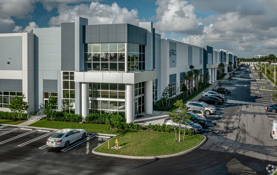 More Photos Of 1720-1738 NW 215th St, Miami Gardens Warehouse For Lease