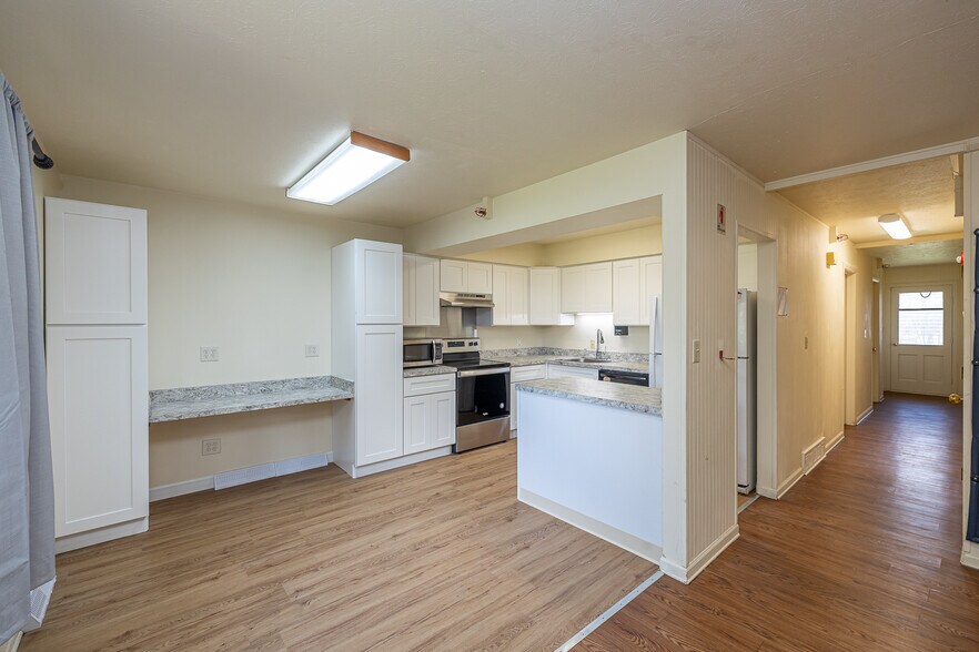 More Photos Of 7997 Wesley Dr, Strongsville Apartments For Sale