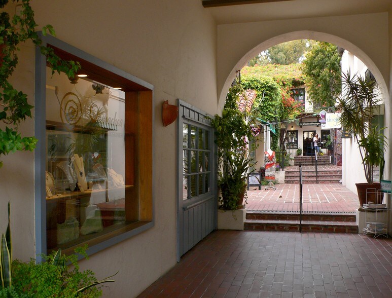 More Photos Of 451-461 E Main St, Ventura Storefront For Lease