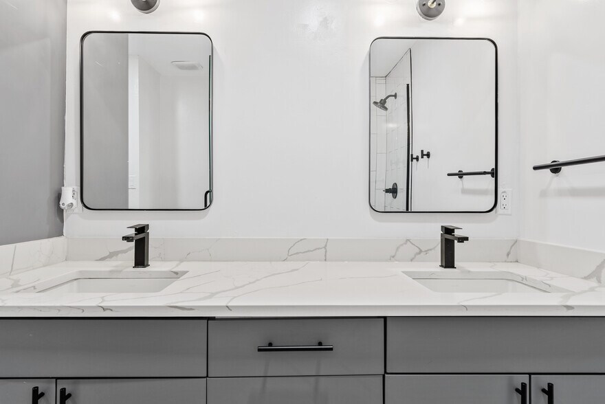 More Photos Of 4034 E Moreland St, Phoenix Multifamily For Sale