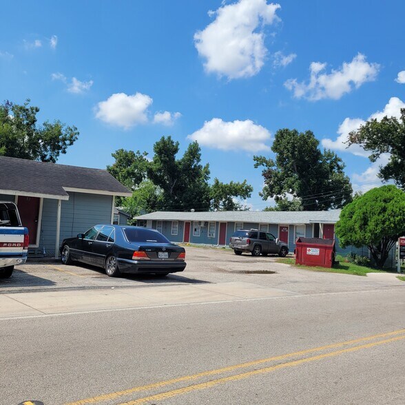 More Photos Of 13928 Bandera St, Houston Apartments For Sale