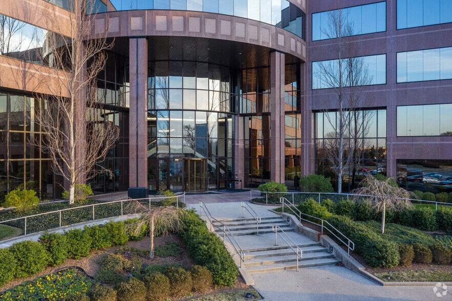 More Photos Of 101 Bullitt Ln, Louisville Office For Sale