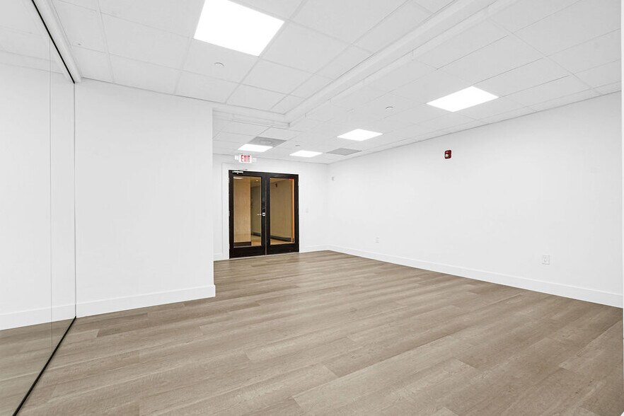 More Photos Of 1110 Brickell Ave, Miami Office For Sale
