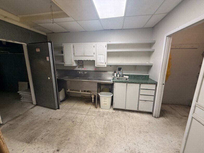 More Photos Of 2916 S Washington Ave, Titusville Freestanding For Sale