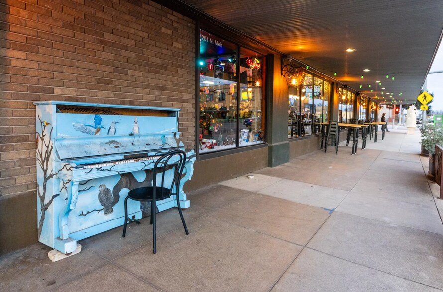 More Photos Of 120 W 2nd St, Taylor General Retail For Sale