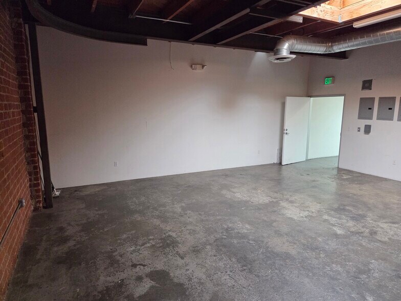 More Photos Of 2234 Barry Ave, Los Angeles Warehouse For Lease