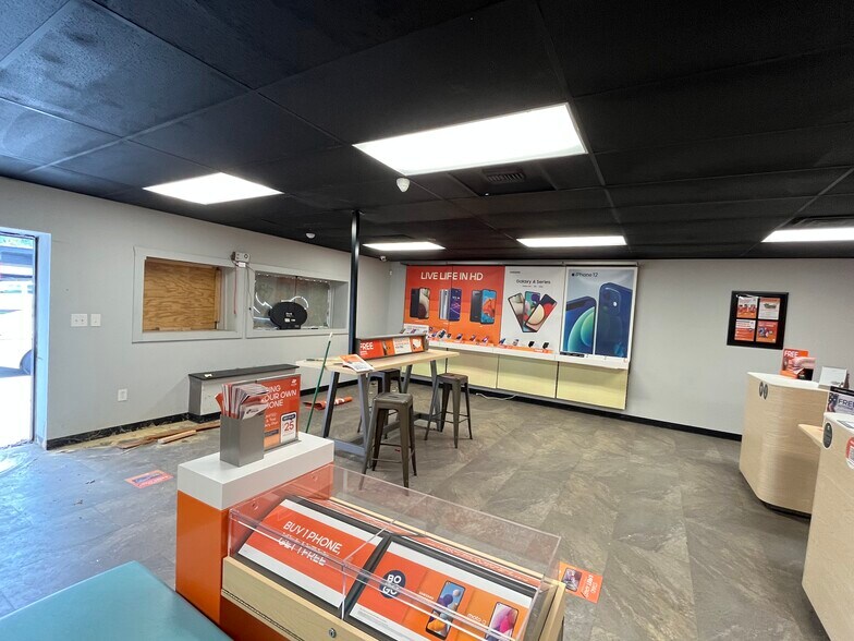 More Photos Of 5906 Prospect Ave, Kansas City Storefront Retail Office For Lease