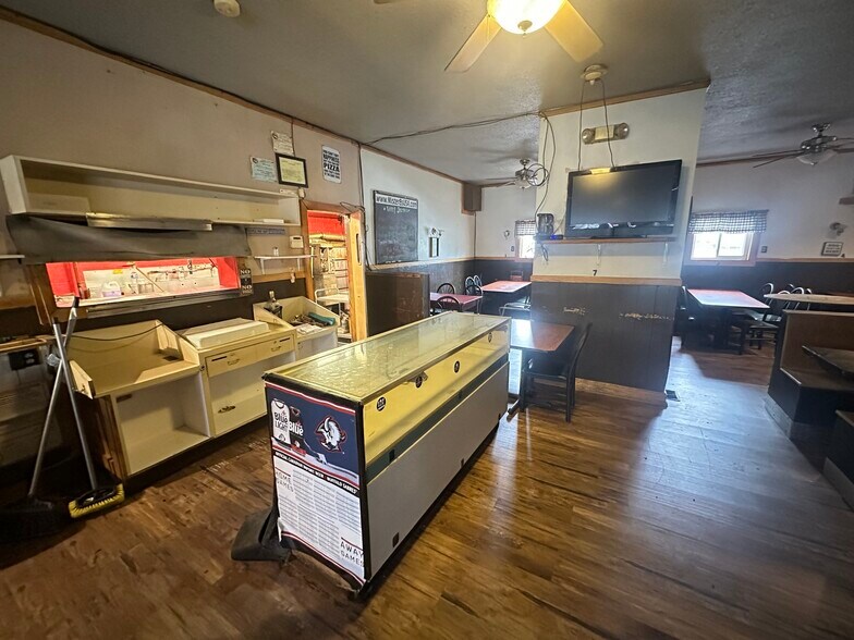 More Photos Of 2201 Hyde Park Blvd, Niagara Falls Restaurant For Sale