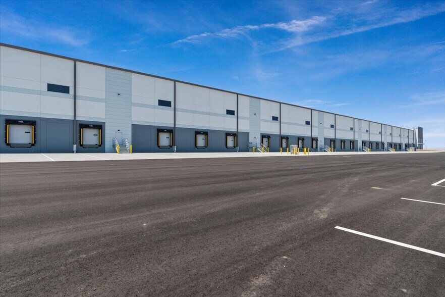 More Photos Of 951 E Gowen Rd, Boise Industrial For Lease