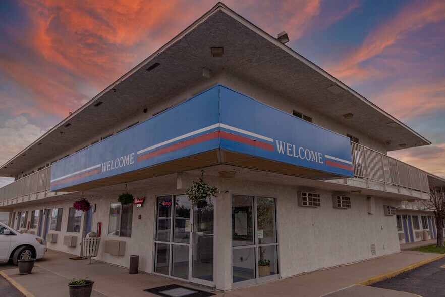 Primary Photo Of 1309 S Ohlman St, Mitchell Hotel For Sale