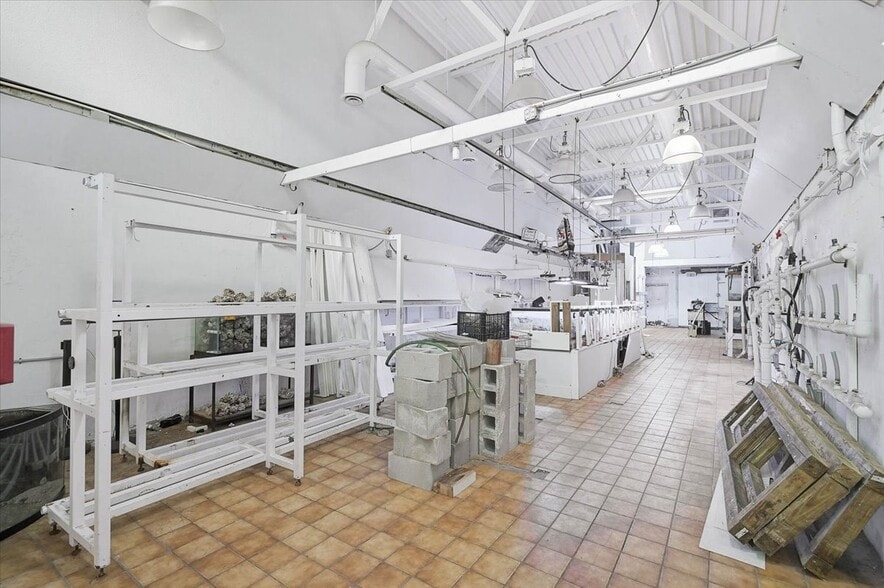 More Photos Of 2160 Gulf Gate Dr, Sarasota Storefront For Sale