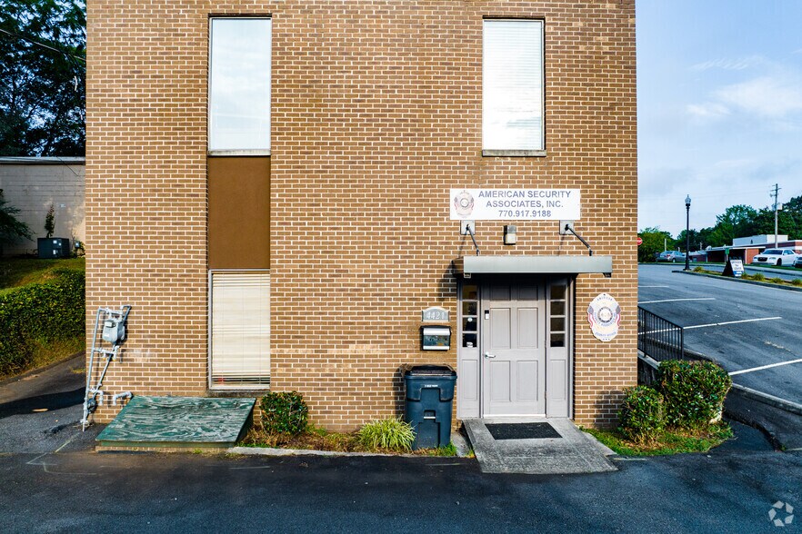 More Photos Of 4421-4439 Carnes St, Acworth Office For Sale