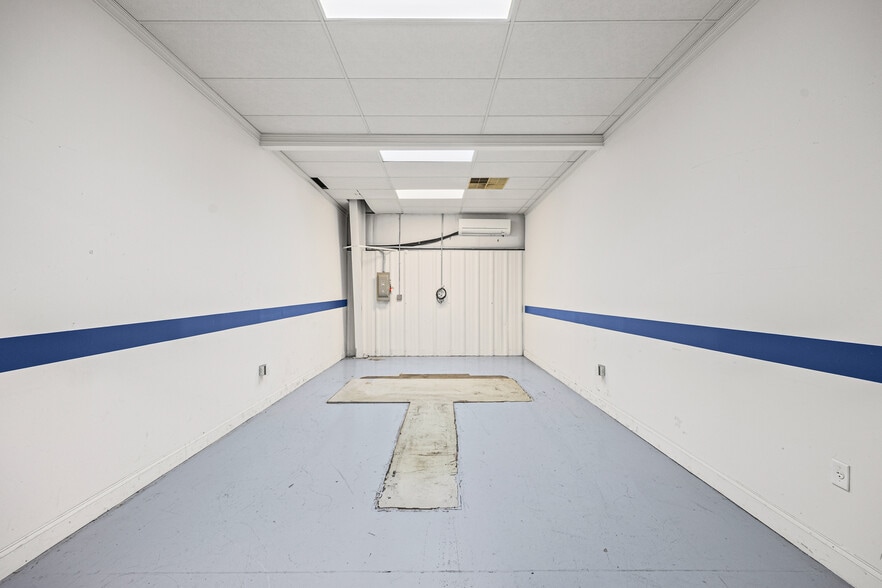 More Photos Of 8190 Regent Pky, Fort Mill Warehouse For Lease