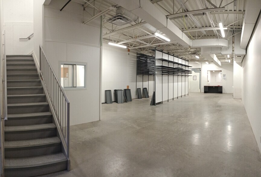 More Photos Of 2747 Chamberland St, Rockland Freestanding For Lease