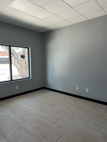 More Photos Of 10927 Fredericksburg Rd, San Antonio Unknown For Lease