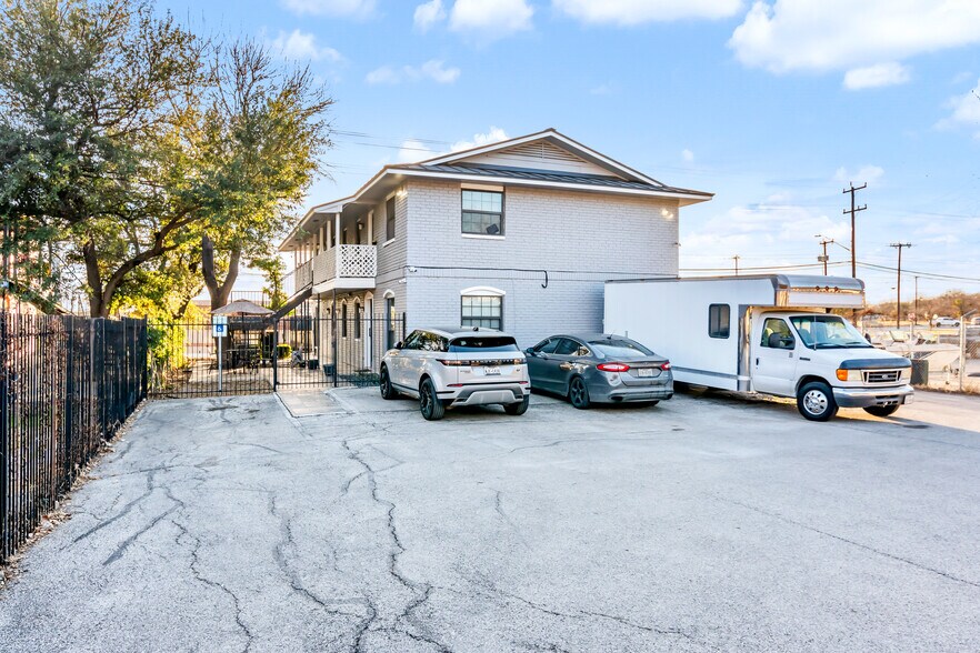 More Photos Of 2023 Lockhill Selma Rd, San Antonio Office Residential For Sale
