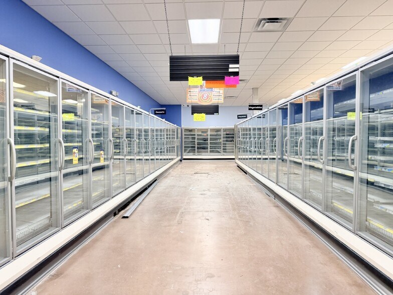 More Photos Of 302 S Broadway St, Jamesport General Retail For Sale