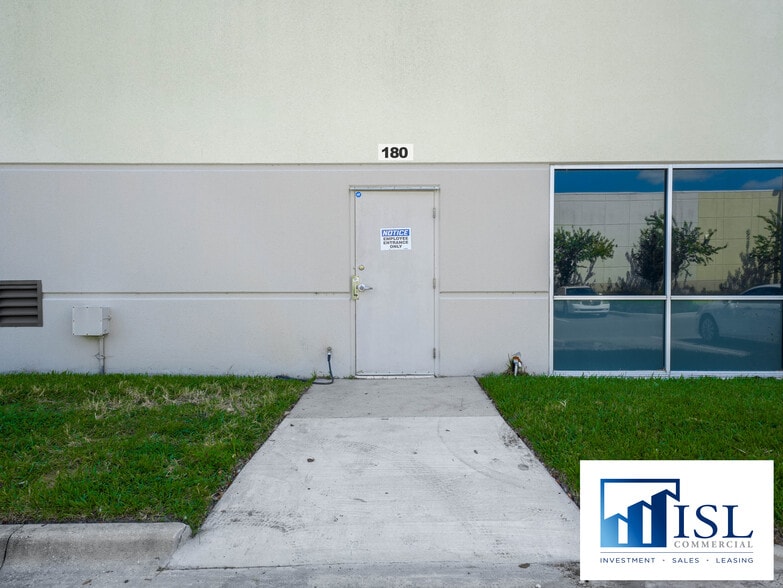 More Photos Of 1806 33rd St, Orlando Flex For Sale