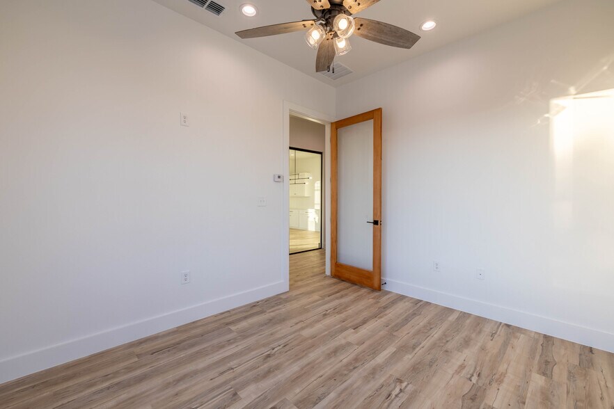 More Photos Of 8343 Upland Ave, Lubbock Office For Sale