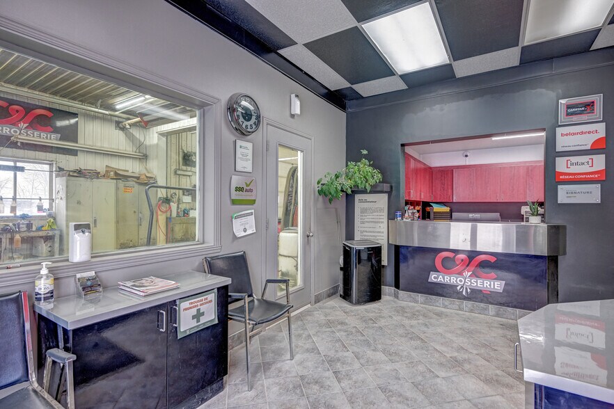 More Photos Of 11 Rue Notre-Dame, Berthierville Manufacturing For Sale