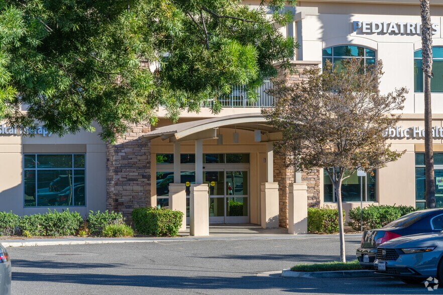 More Photos Of 2815 S Main St, Corona Medical For Lease