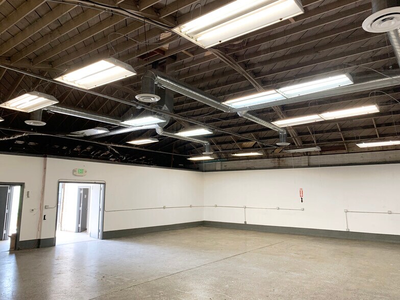 More Photos Of 550 N Western Ave, Los Angeles Storefront Retail Office For Lease