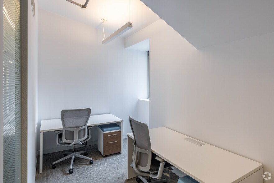 More Photos Of 125 Park Ave, New York Coworking Space