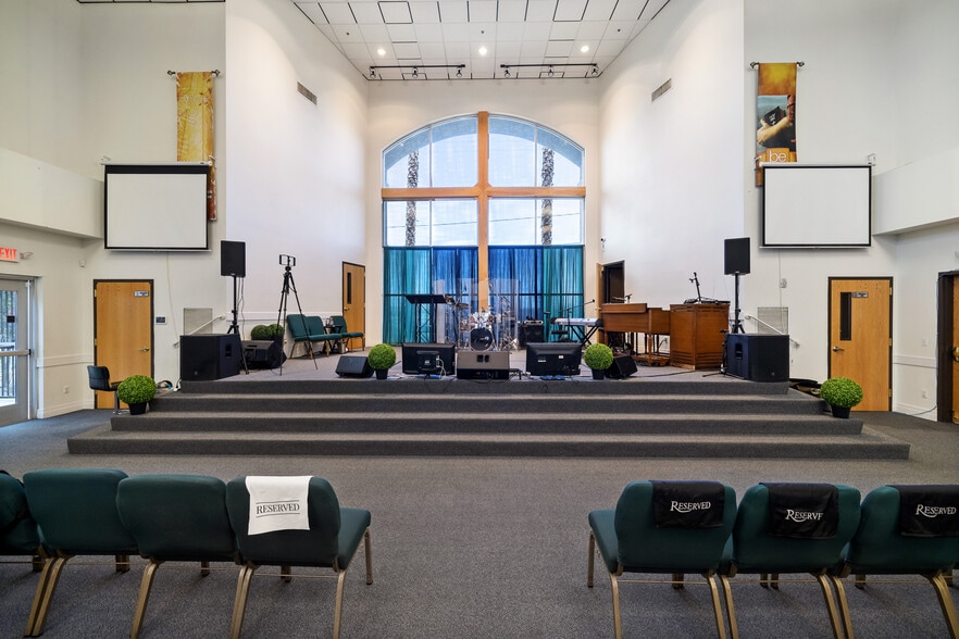 More Photos Of 44339 Beech Ave, Lancaster Schools For Lease