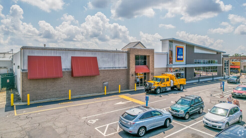 More Photos Of 730 W 21st St, Norfolk Supermarket For Lease