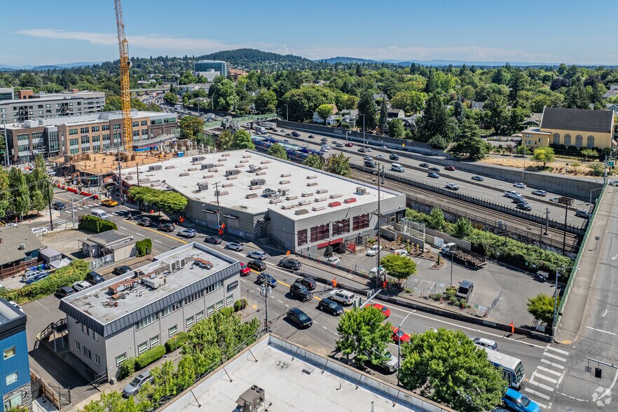 More Photos Of 4030 NE Halsey St, Portland Freestanding For Lease